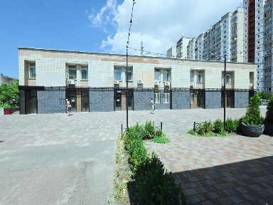 Оренда 31 кв. м біля АТБ - фасад без сходинок, поруч Аврора
