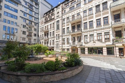 Продаж просторої 2-рівневої квартири в клубному будинку 