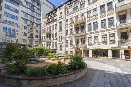 Продаж просторої 2-рівневої квартири в клубному будинку 