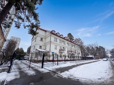 Продаж окремої офісної будівлі біля метро «Житомирська», вул. Верховинна | 1785 м²