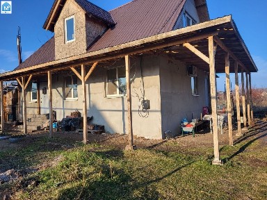 2-поверховий будинок під ремонт з великим плодовим садом