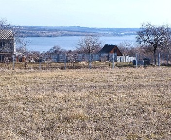 Під Е відновлення можливо, у житловому стані, з краєвидом на Дніпро