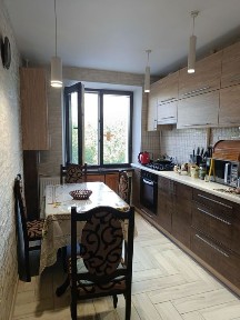 Продам 3 кімнатну квартиру з газовим опаленням та євроремонтом (р-н Кірово)
