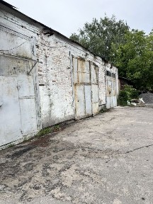 Продаж 4 боксів в центральній частині міста, землі 5сот /380 В/ Без комісії