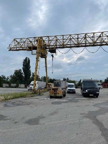Здається в оренду козловий кран та площадка