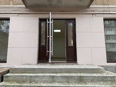 Продається приміщення на Проспекті Незалежності в районі Спорттоварів