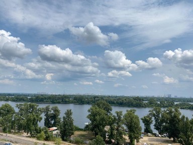 Продаж квартири з гарним краєвидом на Днепр