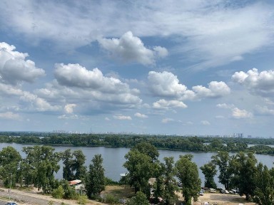 Продаж 2к квартири 45 кв. м на вул. Прирічна 19 • ID 34772537