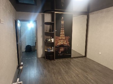Продається трикімнатна квартира