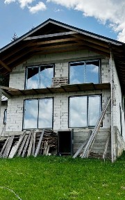 будинок в горах з панорамним видом, популярним туристичним маршрутом та нормальним доїздом (1)