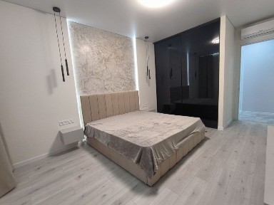 Здам 3 к. кв 75 м. кв VIP 2/5 п. центр міста (Маяковського) 800 у. о