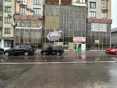 Продаю комерційне приміщення вул. Бандери
