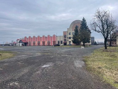 Оренда складських приміщень та гаража на великій закритій території