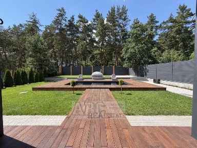Продам сучасний будинок біля соснового лісу та річки