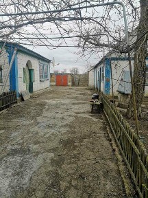 Продається просторий будинок з великою ділянкою