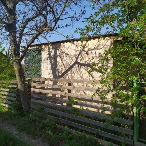 Продам земельний участок-дачу в живописному місці.