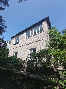 Продам двухэтажный дом на берегу Искровского водохранилища. Сосны