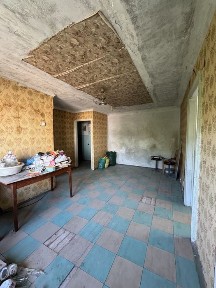 Продам двокімнатну квартиру на 44 кварталі (під ремонт)