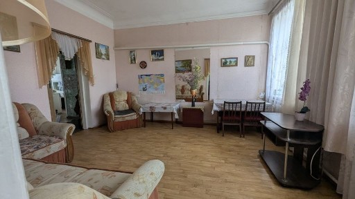Своя 3-кімнатна квартира в м. Коростень (Льотний город)