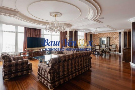 Продажа пентхауса с ремонтом в центре Киева. Кловский спуск 5