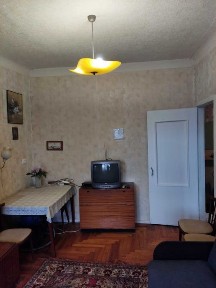 Сдам двухкомнатную квартиру, комнаты раздельные. В самом центре.