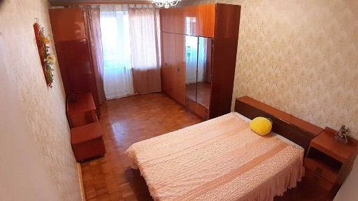 Продаж квартири поруч з метро Деміївська 100 м від входу