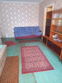 Продам двокімнатну на Сечінова