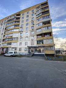 Продам магазин 37,5 метров Метро! Фасад (Державинская) Спортивная