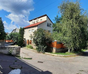 Продам будинок в елітному районі. Центр. Вул. Соборності 10 хв. ходьби