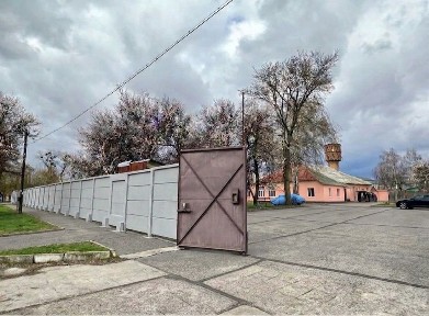 Центр міста. Продаж комерційна нерухомість з територією.