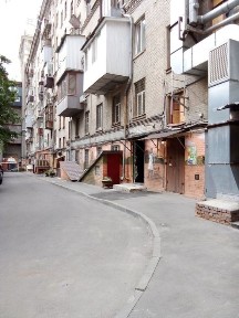D1M Продам 2 кімн. квартиру в будинку зі шпилем, пл. Конституції, 2/2
