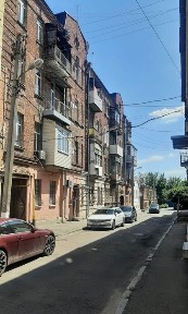 D1M Продам 3 кімнатну квартиру в історичному центрі міста.