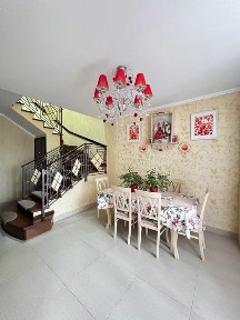 Продаж 5-кім. двоярусної квартири на Сихові (вул. Антоненка-Давидовича)