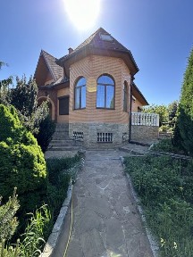 Продаж заміського будинку