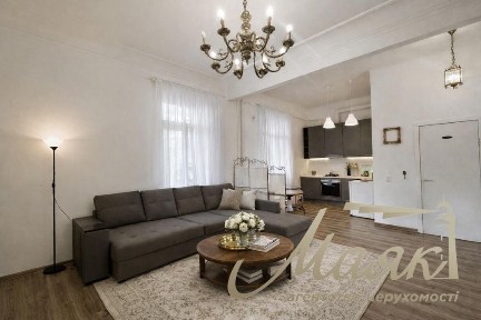 Продаж квартири 40 м² у самому центрі Києва вул. Заньковецької, Пасаж, Київ історичний центр