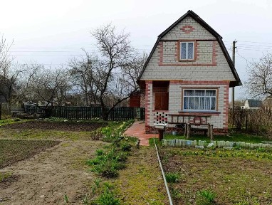 Доглянута дача поруч з лісом !