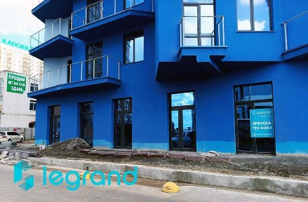 Магазин на пр-ті Небесної Сотні/ Магазин на пр-те Небесной сотни
