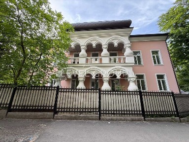Продаж ексклюзивної будівлі в історичному центрі Києва Пимоненка 8а