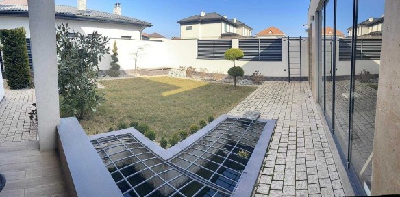 Пропонується до продажу, 2-х поверховий, сучасний будинок у Совіньйоні.