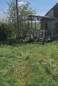Будинок з землею