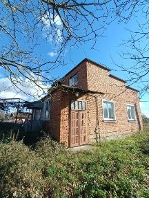 Продаж будинку з верандою і ділянкою 6сотих