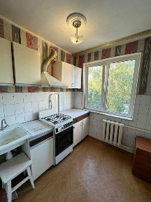 Продаж затишної 2 кімн кв-ри по вул Льотній, 11а навпроти маг. 