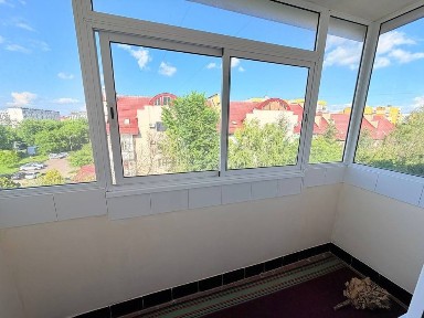 3-кімнатна кв вул Капушанська, 69м, гарне планування, газове опал, балконі лоджія утеплена готова до ремонту вільна від мебліа