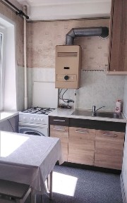 Продам 2х кімнатну в центрі 2/5