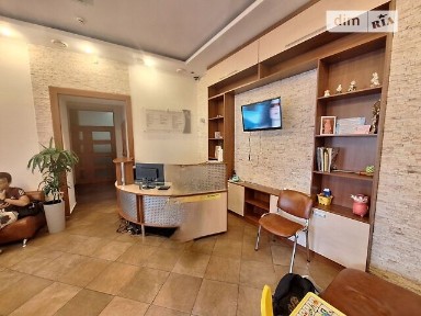 Продаж офісного приміщення 66.1 кв. м. на 1 поверсі на вул. Незалежності, триповерхова будівля • ID 34570310