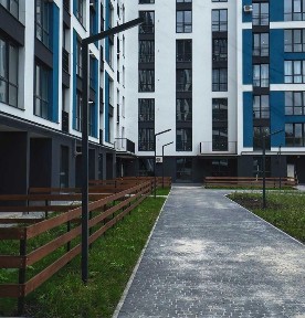 Продається велика 3 кім. квартира із власним подвір'ям