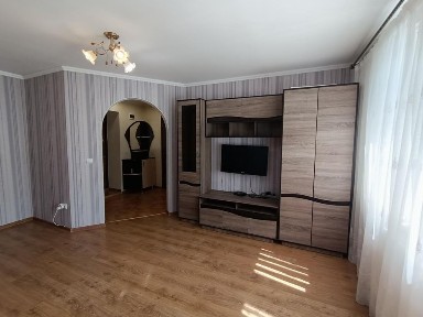 Продаю дворівневу /2 кім. квартиру