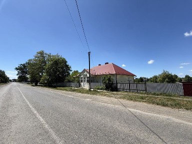Продаж аптеки та однокімнатної квартири в одному приміщенні (с. Банилів)