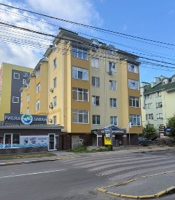 Продаж квартири з паркомісцем та виглядом в парк