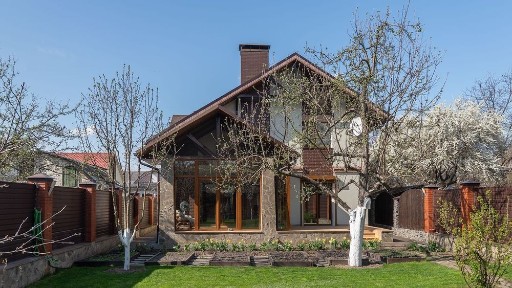 Будинок центр Чернігова Градецький 188 м² + гостьовий 45 м², ділянка 7,25 соток, центральні комунікації 3 фази 10 кВт, ремонт - теплі підлоги, асфальт